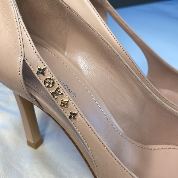 Authentic Louis Vuitton Signature Pump-purchased Spring ‘22, currently Sold Out! - Picture 4 of 17